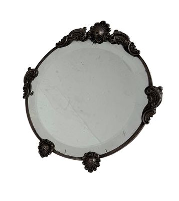 Espelho de mesa, com moldura em prata de 833 mil., com marca de contraste águia – Porto (1938-1984).