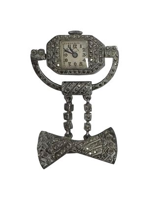 Art Deco style wristwatch in 935 silver, set with marcasites. Manual mechanical movement. Not 
