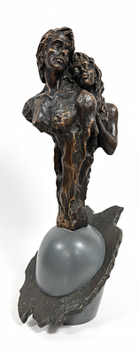 Group of 2 figures with bronze patina. Height 0.41 m.