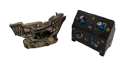 Caravel and 1 jewelry box, made of porcelain, wood, etc. Jewelry box missing a plaque.