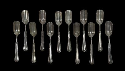 12 Italian silver-plated metal spoons.