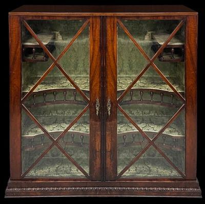 Antique display case, in the style of Dona Maria, made of mahogany, with two small glass doors 