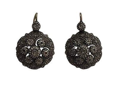 Pair of antique earrings, made of silver and gold, without hallmarks, under the protection of 
