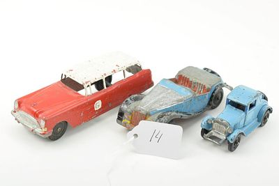 Lot Of 3 Vintage Metal Tootsie Toy Cars. Fine lot of three vintage metal cars by Tootsie Toys 