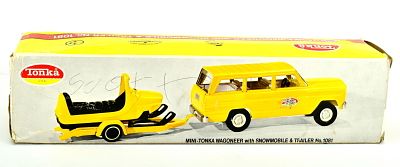 Vintage Tonka Jeep Wagoneer with Snowmobile & Trailer. Vintage Mint Tonka Jeep Wagoneer with 