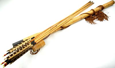 Good Japanese Samurai Quiver with Arrows Total length: 40 1/2", Arrow length: 38 13/16". 