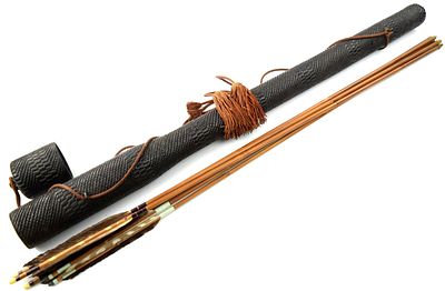 Nice Japanese Samurai Quiver with Arrows Total length: 38 1/2", Arrow length: 37 1/4". Detailed 