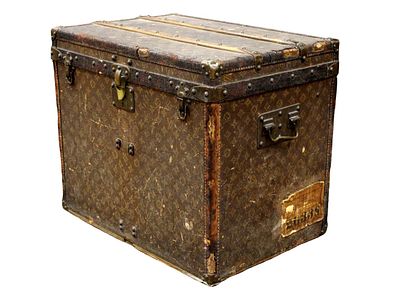 A TRUNK IN MONOGRAM CANVAS LOUIS VUITTON 19/20th CENTURY. Authentic antique Louis Vuitton 