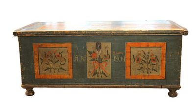 Antique Pennsylvania Dutch Painted Dower Chest. Early 19th Century dower chest, also known as a 