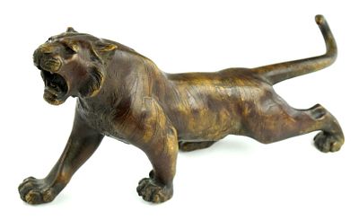 19th Century Japanese Okimono Bronze Tiger Sculpture. Very fine Meiji period Japanese bronze 