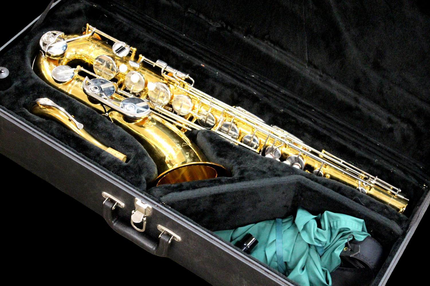 Very Fine Vito Tenor Saxophone Made in Japan