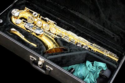 Very Fine Vito Tenor Saxophone Made in Japan. Vito (Yamaha YTS-23) Tenor Saxophone Japan. Comes 