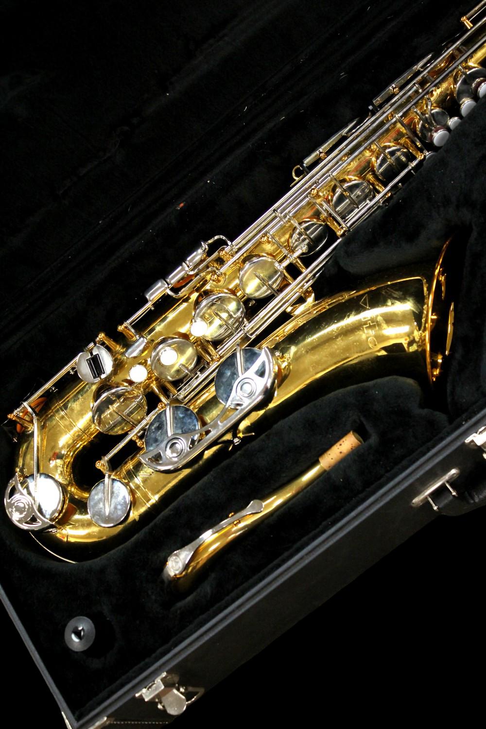 Very Fine Vito Tenor Saxophone Made in Japan