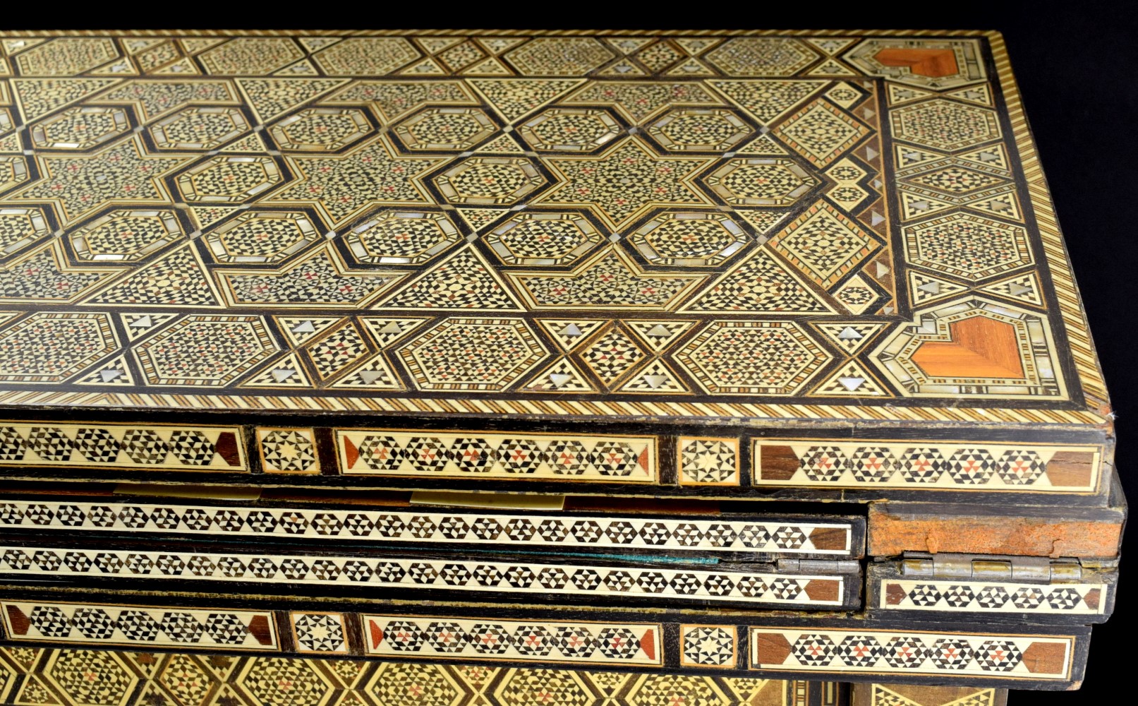 PROFUSELY INLAID SYRIAN MIDDLE EASTERN GAME TABLE