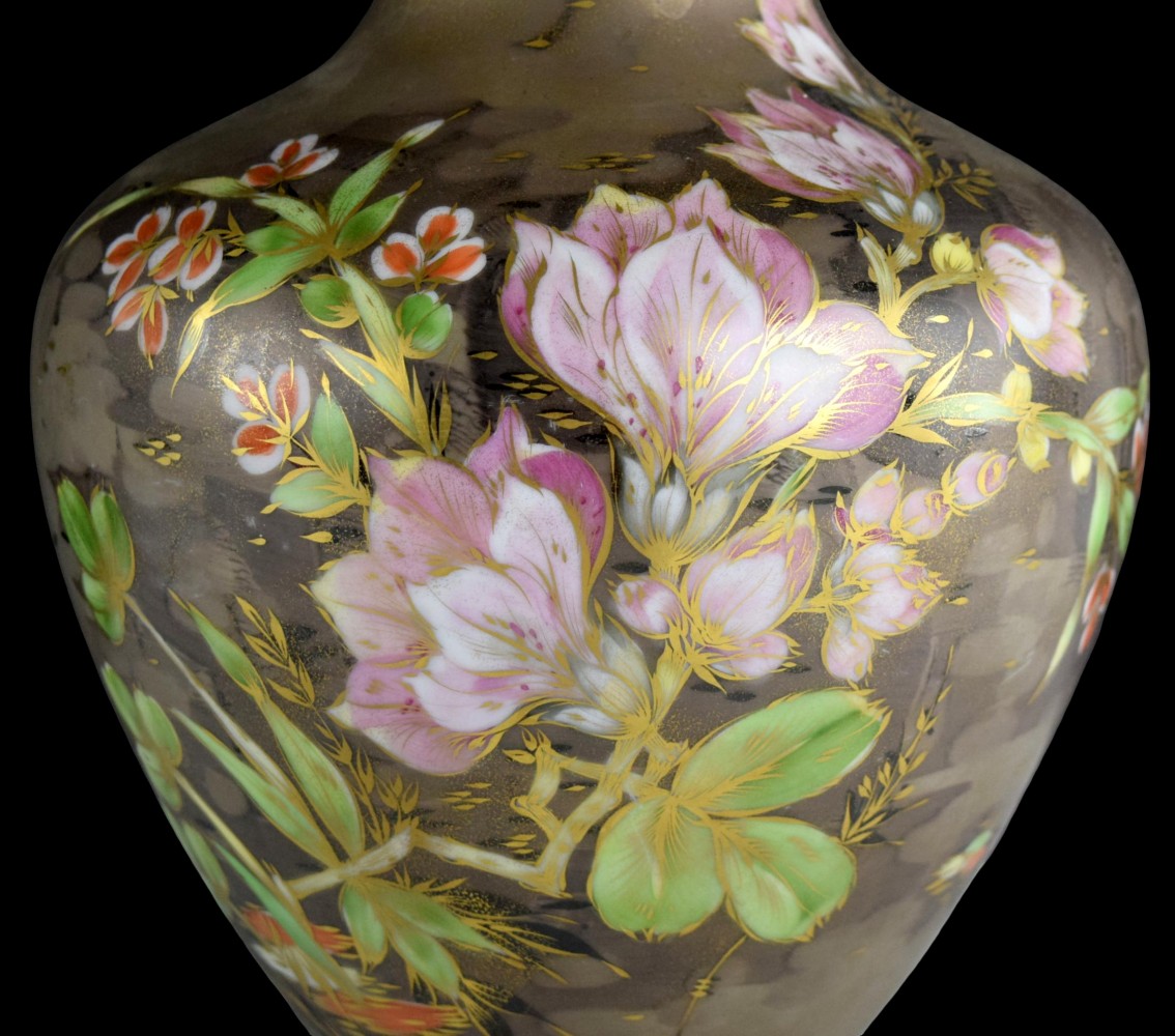 Early 20th Century Rosenthal Vase Hand-painted Floral Gold Motif By Walter Mutze Traumland