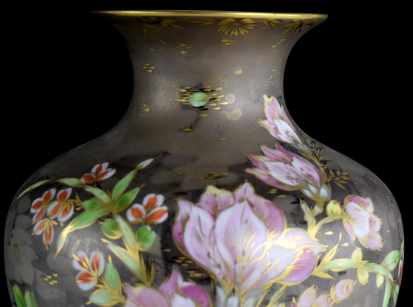 Early 20th Century Rosenthal Vase Hand-painted Floral Gold Motif By Walter Mutze Traumland
