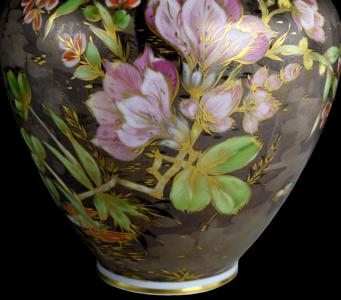 Early 20th Century Rosenthal Vase Hand-painted Floral Gold Motif By Walter Mutze Traumland