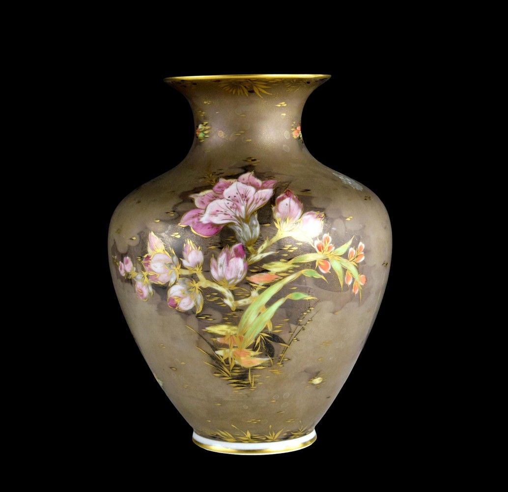 Early 20th Century Rosenthal Vase Hand-painted Floral Gold Motif By Walter Mutze Traumland
