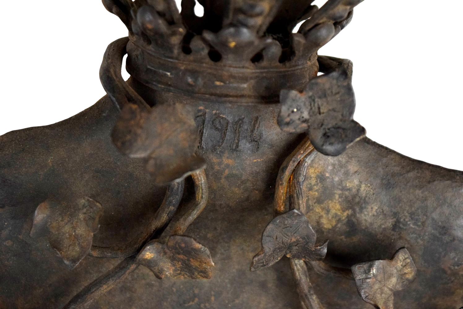 Antique 1914 Large Metal Plaque features the profiles of King Albert I and Queen Elisabeth of Bavaria
