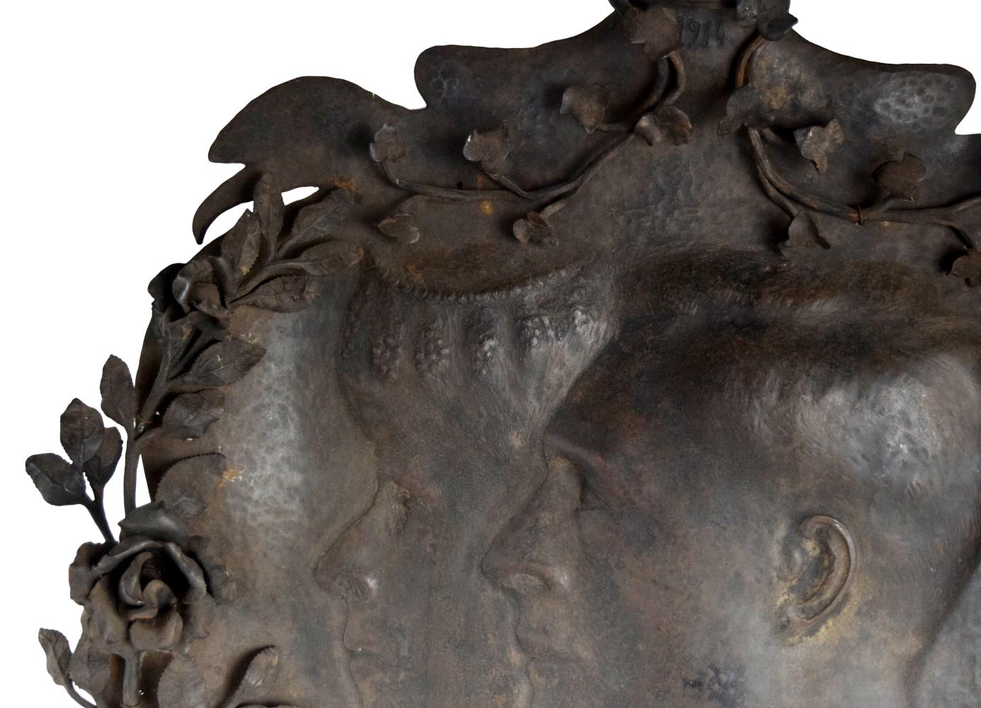 Antique 1914 Large Metal Plaque features the profiles of King Albert I and Queen Elisabeth of Bavaria