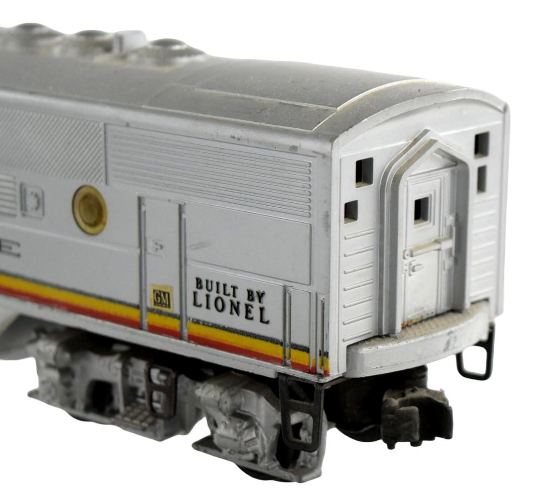 Vintage Lionel Santa Fe 2333-20 Diesel F3 Locomotive With 2343 Unit