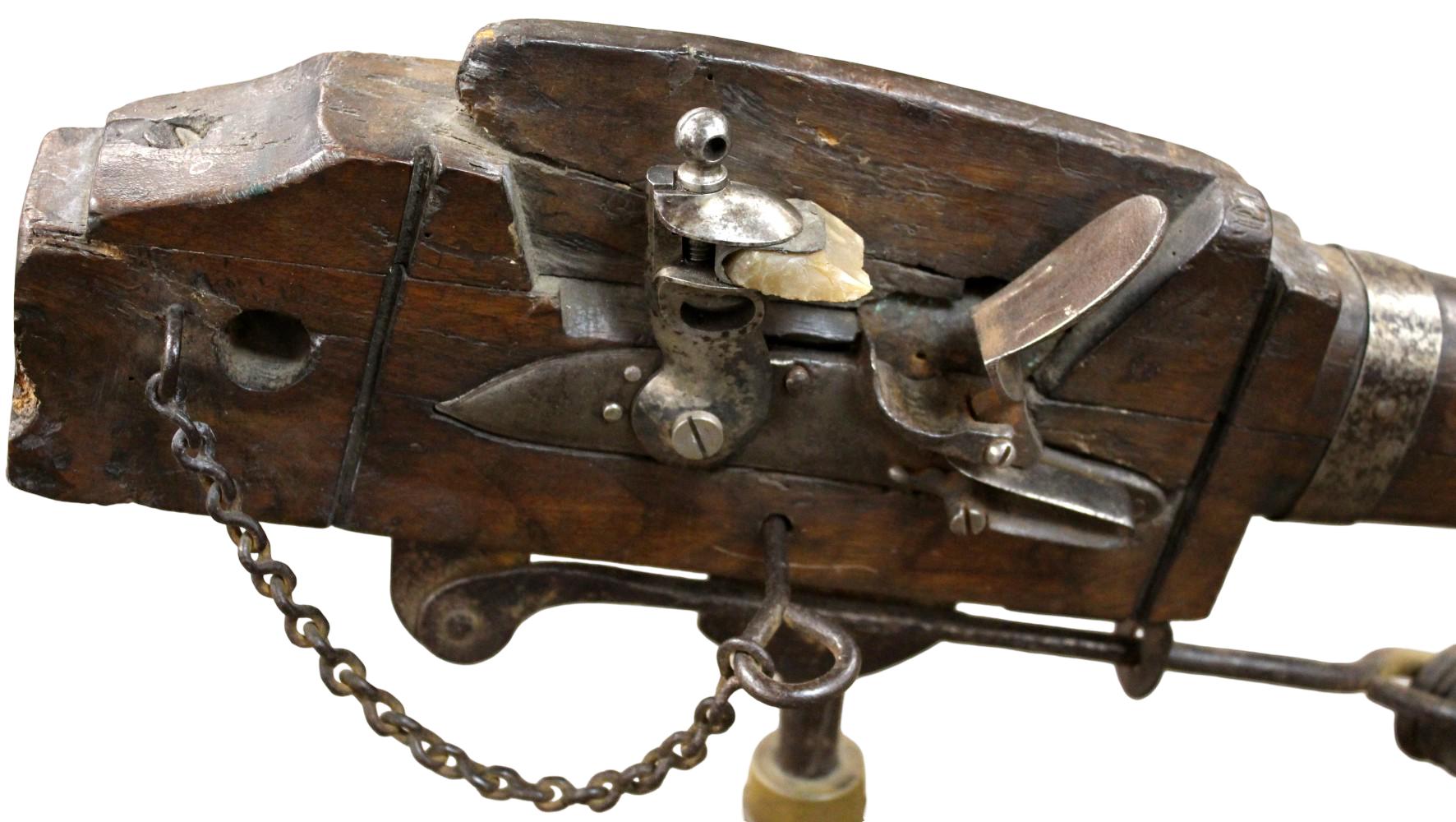 RARE ENGLISH FLINTLOCK SPRING TRAP GUN, CIRCA 1780â1825