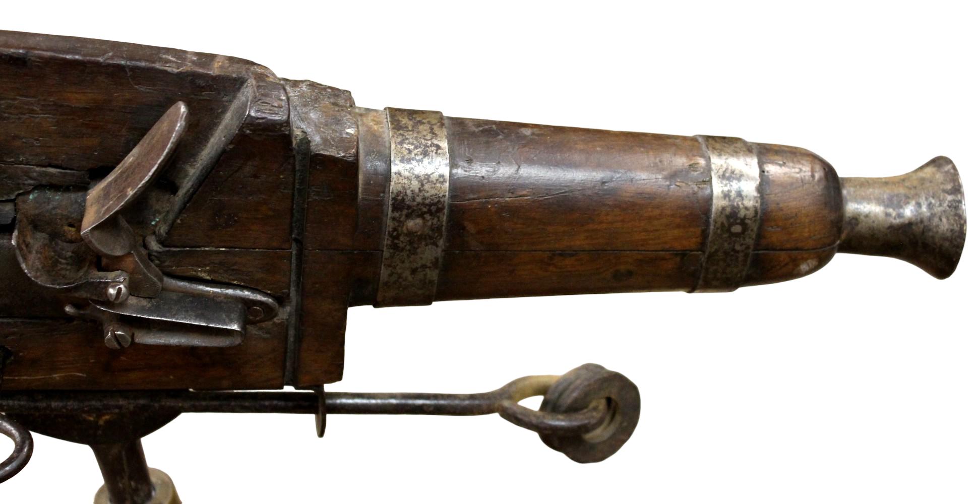 RARE ENGLISH FLINTLOCK SPRING TRAP GUN, CIRCA 1780â1825