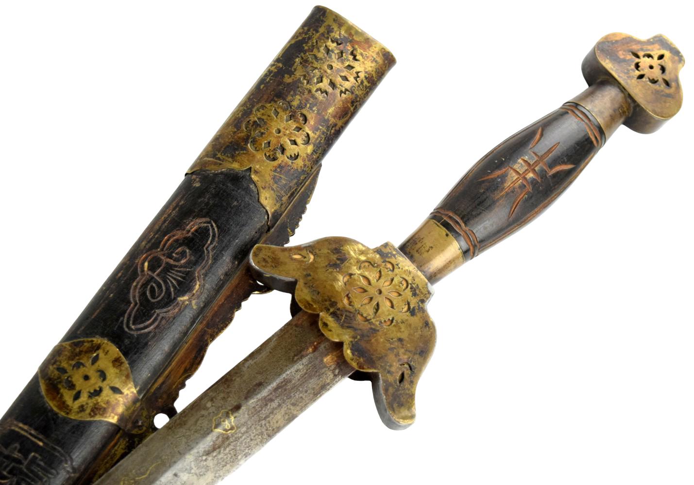 ANTIQUE CHINESE LATE QING DRAGON DECORATED JIAN SWORD