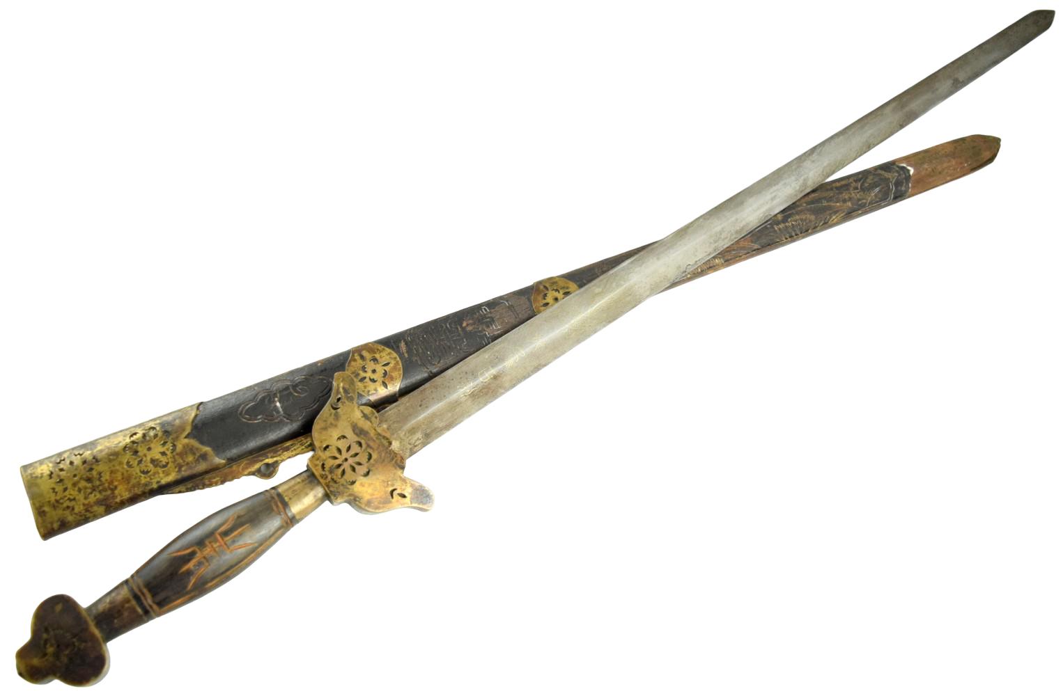 ANTIQUE CHINESE LATE QING DRAGON DECORATED JIAN SWORD