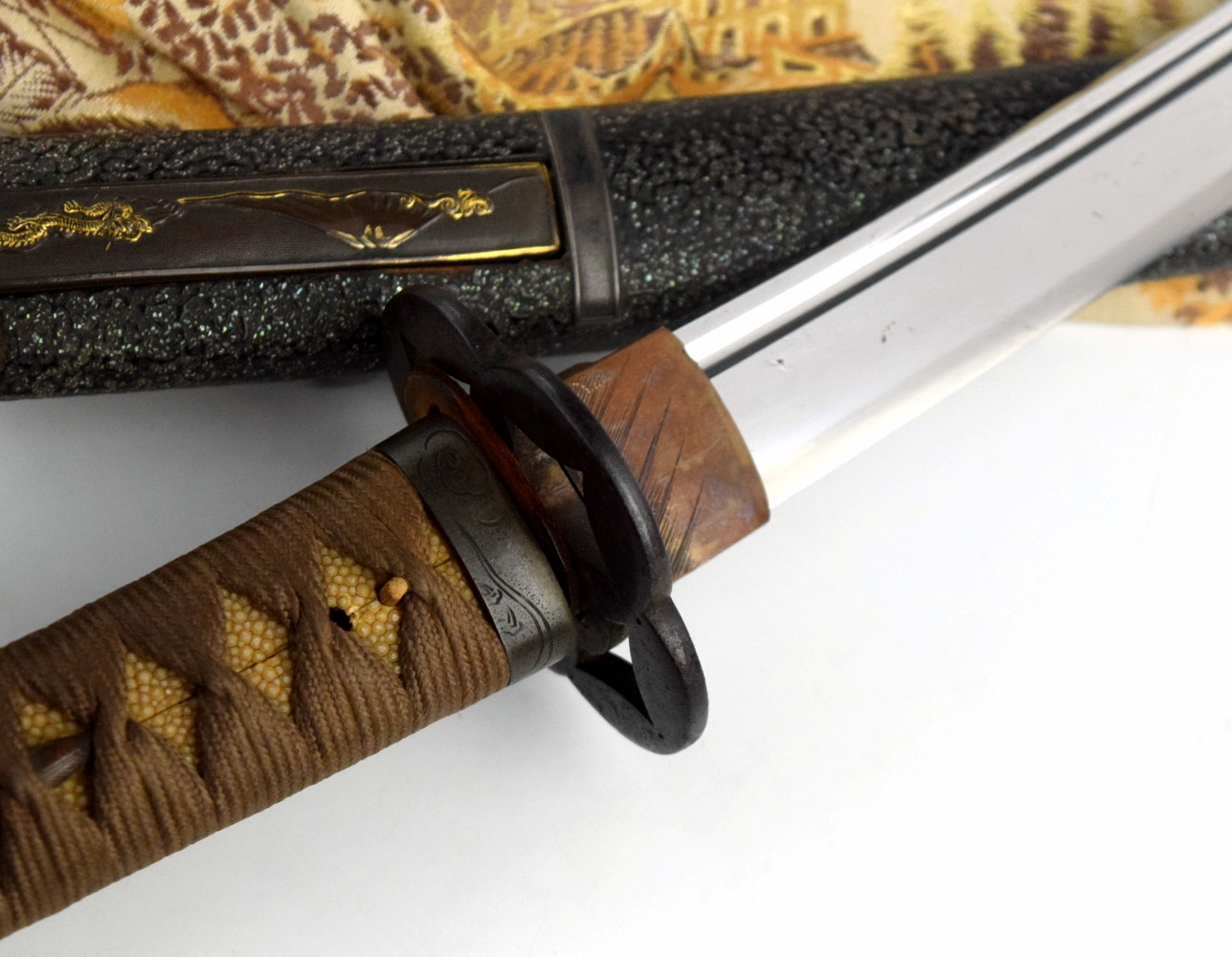 Very Nicely Mounted Japanese Samurai Shinto era Mumei HIRAZUKURU Wakizashi Sword Dagger. Fine Saya Lacquer and Shakudo Mounts.