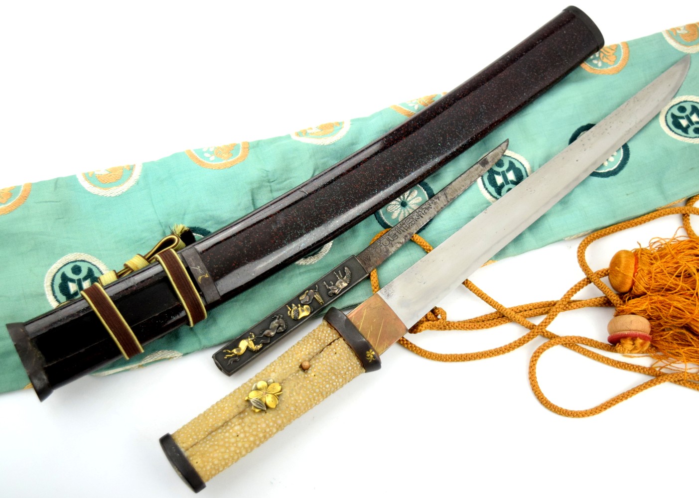 Very Nice KOTO era Japanese Samurai TANTO Dagger Signed RYOKAI Tang, Signed Horses Kozuka Knife, Gold Inlaid Mounts.