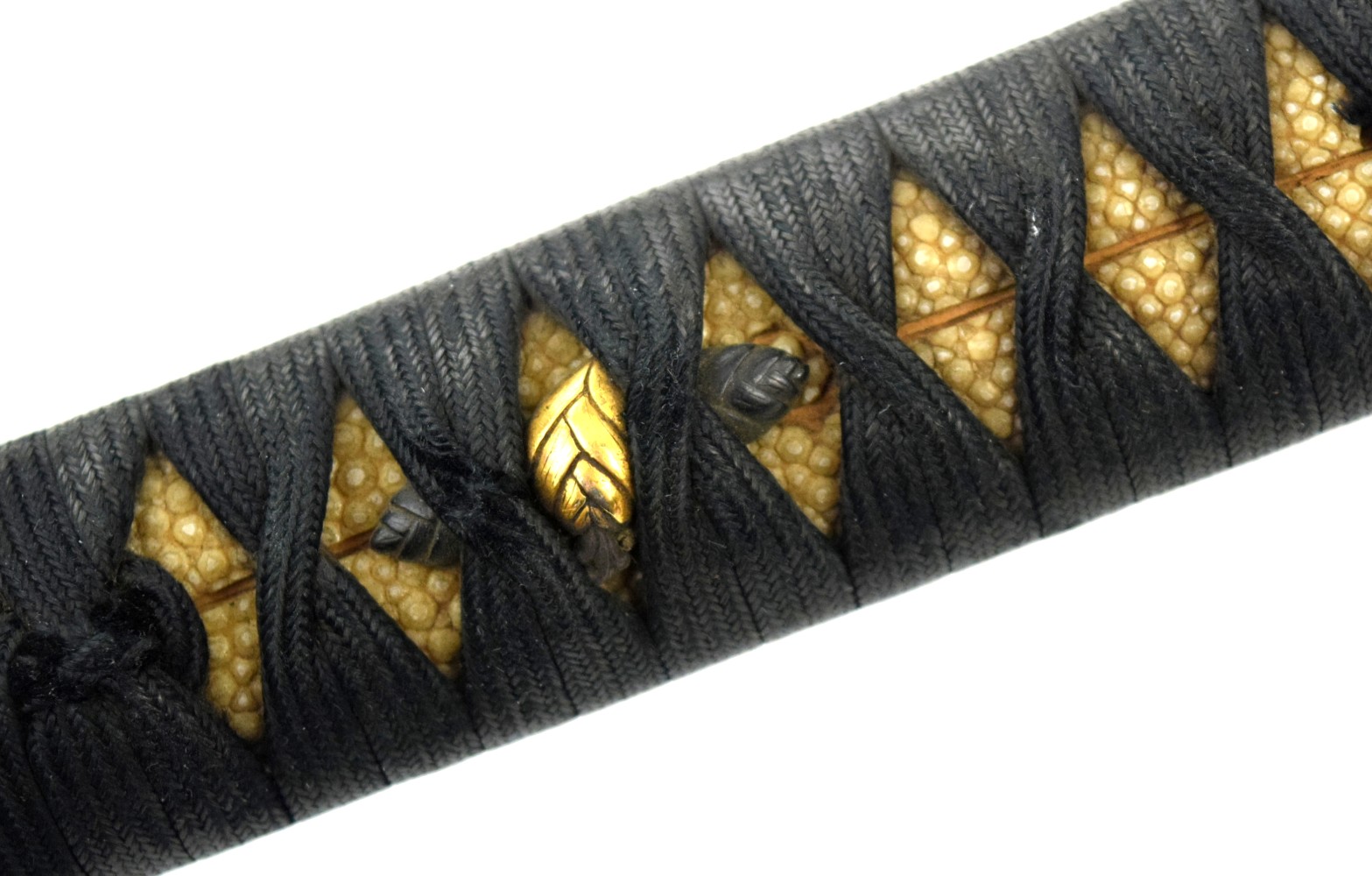 Very Fine Japanese Samurai WAKIZASHI Sword, Nice Clean Mumei KOTO Blade with Fine Narrow Hamon, Exceptional Gold Inlaid Mounts with Mon Symb