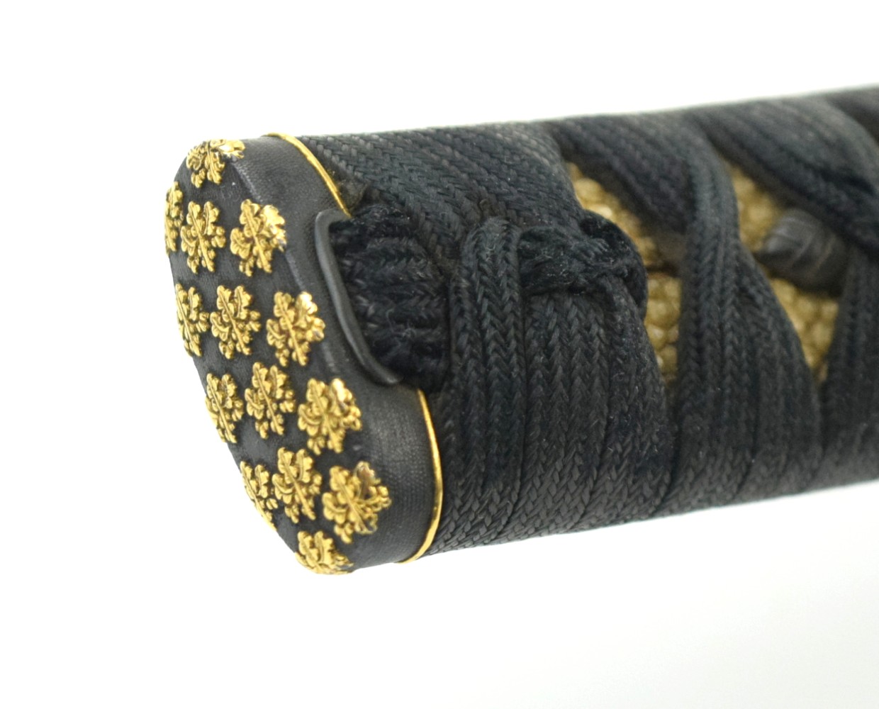 Very Fine Japanese Samurai WAKIZASHI Sword, Nice Clean Mumei KOTO Blade with Fine Narrow Hamon, Exceptional Gold Inlaid Mounts with Mon Symb