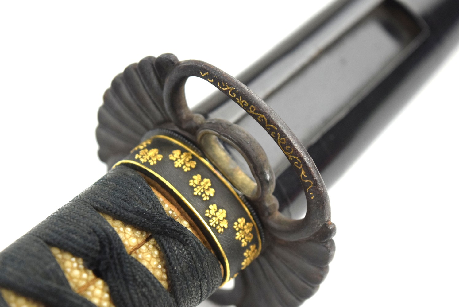 Very Fine Japanese Samurai WAKIZASHI Sword, Nice Clean Mumei KOTO Blade with Fine Narrow Hamon, Exceptional Gold Inlaid Mounts with Mon Symb