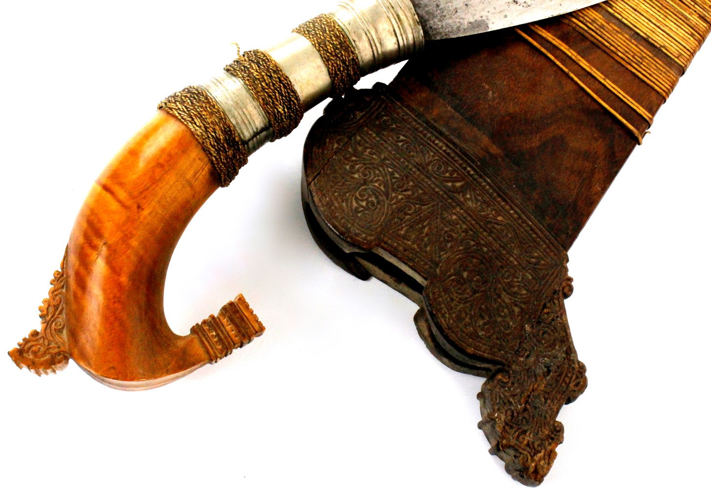 Good Antique Philippine Moro Chieftain's BARONG Sword Dagger with Silver Grip Rings & Nice Carved Wood Mounts. Very Strong Broad Blade.
