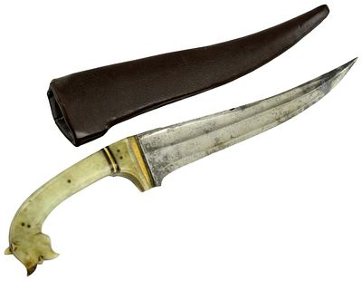19th Century Indo-Persian Pesh-Kabz Dagger with Jade Hilt. A 19th-century Indo-Persian pesh-kabz 