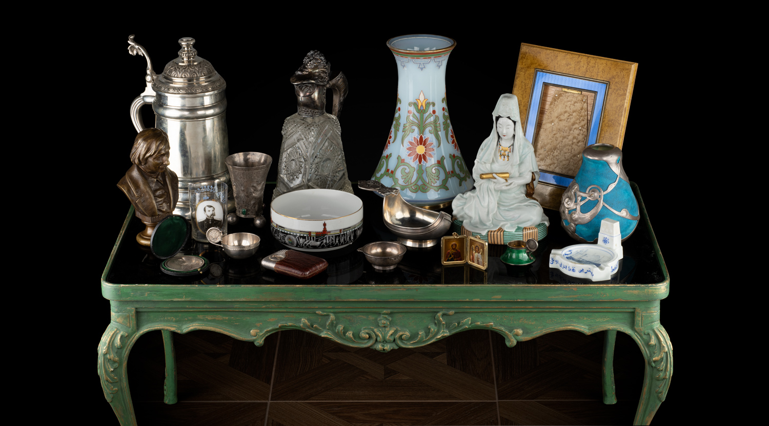 Soffit | Аукцион 2 | Московское метро, изделия Фаберже, агитационное искусство, выдающиеся образцы русского фарфора, стекла и бронзы, редкие иконы.