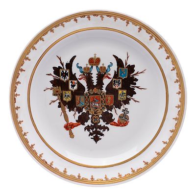 Мемориальное блюдо с двуглавым орлом. Франция, Лимож, 1867 г.(?) 
Фарфор. 
Марки: зеленым – &laquo;C 