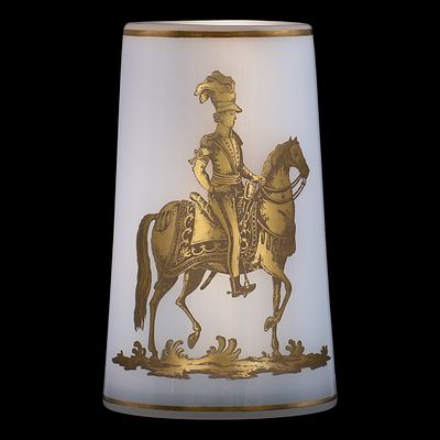 Кружка с изображением офицера-кавалериста в парадном мундире. Россия (?), середина XIX в. 