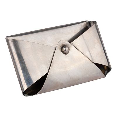 Серебряная визитница. Москва, мастер Иван Тарабров, 1908–1917 г. 
Серебро, чеканка 
