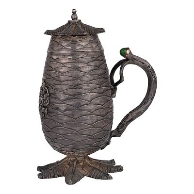 Серебряная кружка-тромплей в виде кедровой шишки с российским гербом. Санкт-Петербург, мастер 