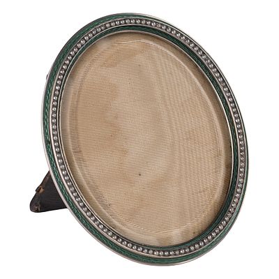 Серебряная рамка с жемчугом. Киев, 1-я киевская артель, 1908–1917 гг. 
Серебро, жемчуг, эмаль 