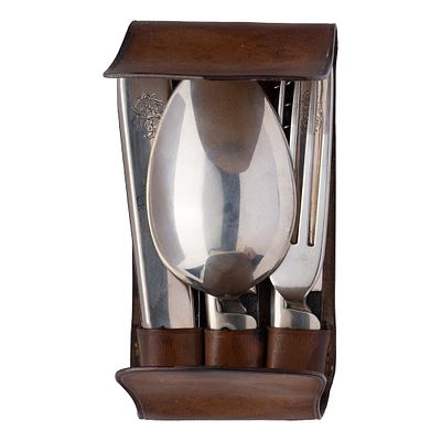 Дорожный набор &laquo;эгоист&raquo; в оригинальном кожаном футляре. Российская империя, Москва, 1908–1917 