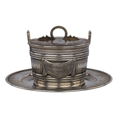 Икорница–тромплей в виде ушата на блюдце. Российская империя, Санкт-Петербург, 1881 
Серебро 