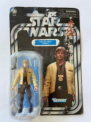 אספנות - מלחמת הכוכבים - אקשן פיגרס : דמות פעולה סגורה באריזה המקורית של לוק סקייוקר בלבוש של 