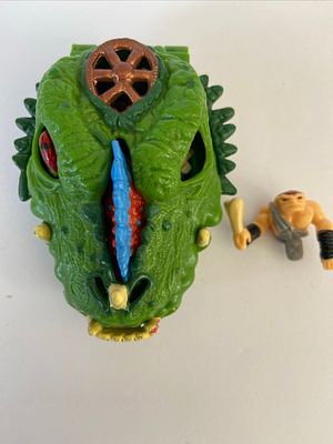 אספנות - מייטי מקס - פלייסט : פלייסט של מייטי מקס - כמעט שלם , לדמות אחת חסר החלק של הרגליים .