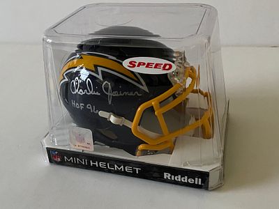 אספנות - פוטבול אמריקאי : מיני קסדת פוטבול חתומה על ידי שחקן היכל התהילה - צ׳ארלי ג׳וינר - 