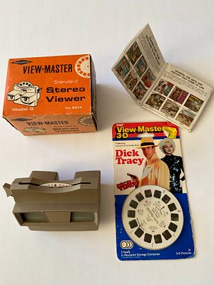 אספנות - נוסטלגיה - VIEW MASTER : מקרן אישי של VIEW MASTER בקופסה המקורית כולל הניירת המקורית 