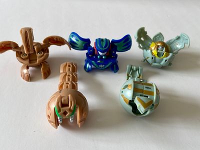 אספנות - בקוגן : לוט של חמישה בקוגנים מסדרות שונות במצב טוב מאד