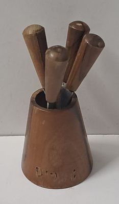 ישראלינה - ערכת מזלגונים לאירוח לפלטת גבינות נקניקים פירות או ירקות מעץ זית חרוט טבריה על הכלי 